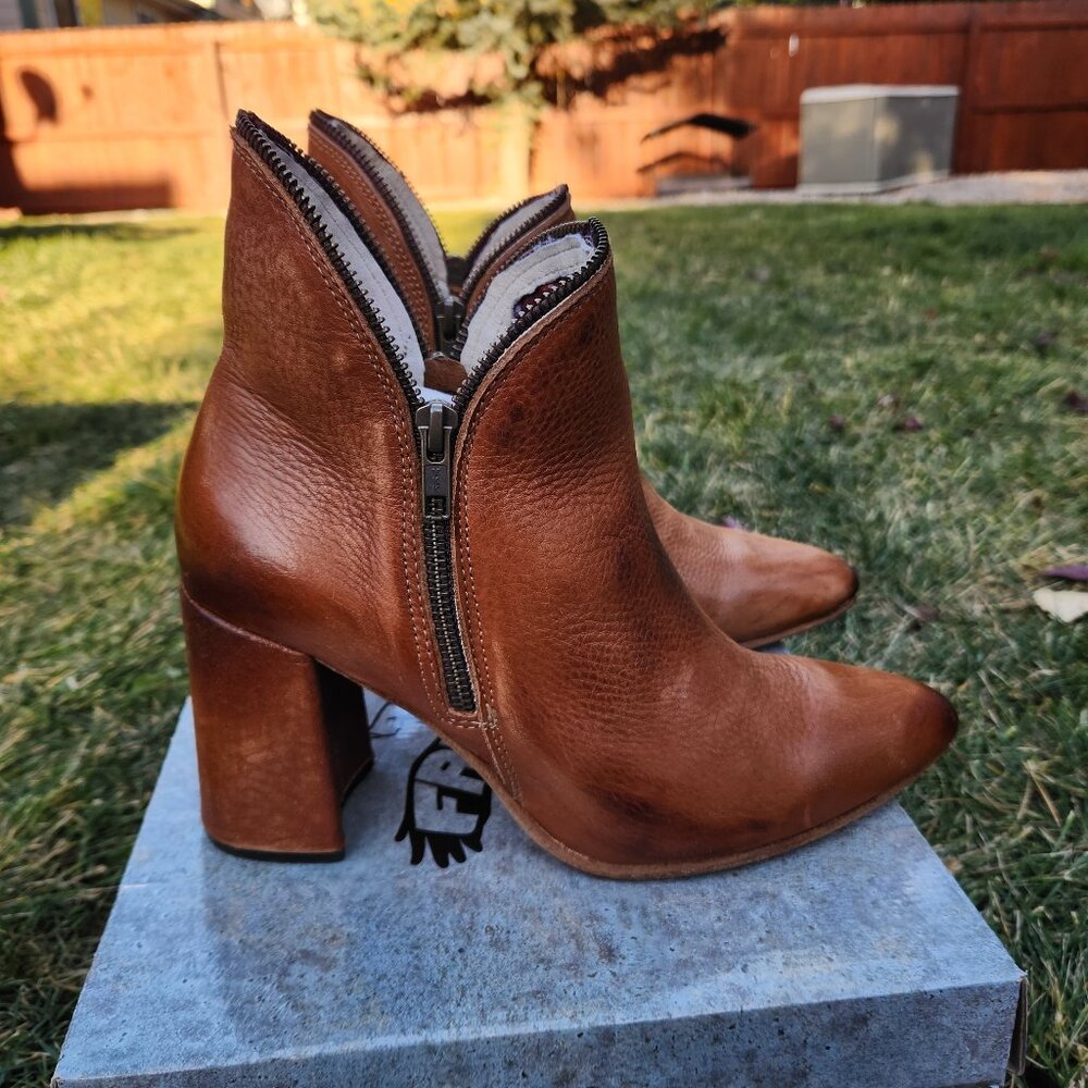Freebird by Steven Tan Ankle Booties,Chunky Heel,V-Shape Opening,size 10